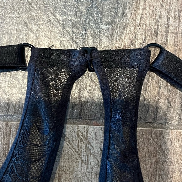 Victoria’s Secret Very Sexy Black Lace Push-Up Bra with Mesh - Picture 3 of 9